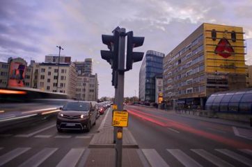 W Warszawie powstał nowy mural. Bardzo żółty mural